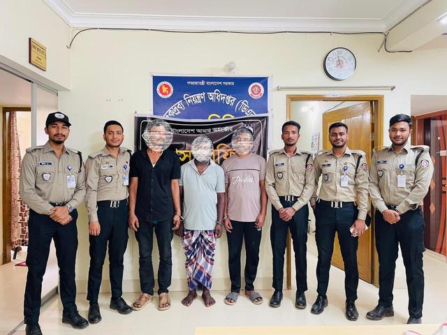 কুলাউড়ায় মাদকবিরোধী অভিযানে ৩ ব্যবসায়ী গ্রেফতার, ইয়াবা-গাঁজা-চোলাই মদ উদ্ধার