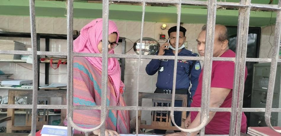 হালুয়াঘাটে জ্বালানি তেলের বাজার নিয়ন্ত্রণে প্রশাসনের অভিযান: খুচরা বিক্রিতে নিষেধাজ্ঞা