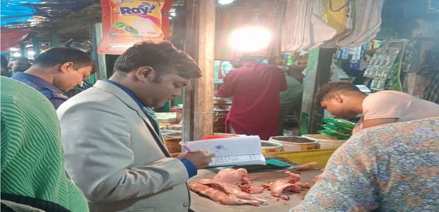 রমজান উপলক্ষে উলিপুর বাজারে মোবাইল কোর্ট: অতিরিক্ত মূল্য আদায়ে ৪ ব্যবসায়ীকে জরিমানা