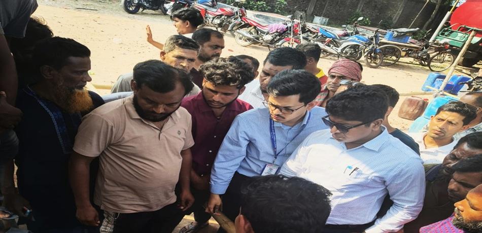 টুংগীপাড়া ফিলিং স্টেশনে গ্রাহকদের পরিমানে তেল কম দেওয়ায় ৩০ হাজার টাকা জরিমানা