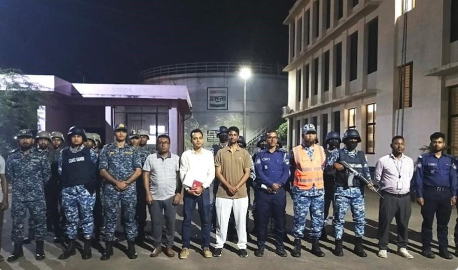 ‎মোংলায় অবৈধ ১২ হাজার ৬১৩ লিটার ডিজেল মজুদের সন্ধান