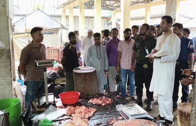 পিরোজপুরে ইউএনও'র হস্তক্ষেপে গরুর মাংসের মূল্য নিয়ন্ত্রণ,তিন ব্যবসায়ীকে জরিমানা