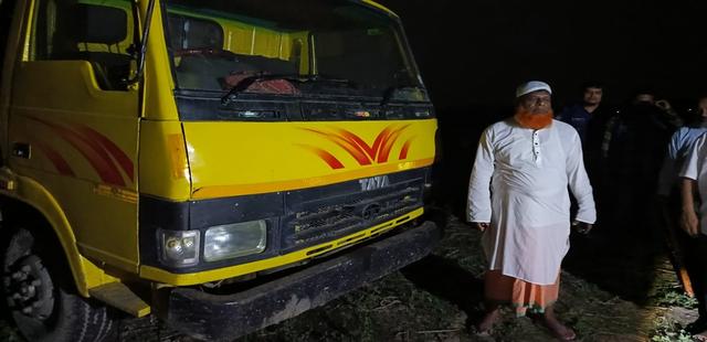 মুন্সীগঞ্জে অবৈধ মাটি কাটার বিরুদ্ধে মধ্যরাতের অভিযান,ভারপ্রাপ্ত ইউপি চেয়ারম্যান গ্রেফতার