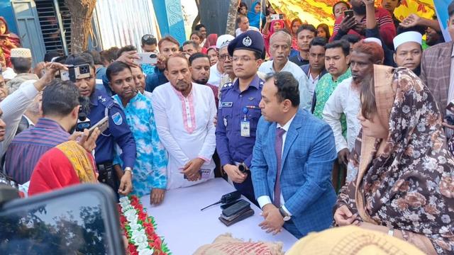 সালথায় অগ্নিকান্ডে ক্ষতিগ্রস্থ পরিবারের মাঝে পররাষ্ট্র প্রতিমন্ত্রীর মানবিক সহায়তা প্রদান