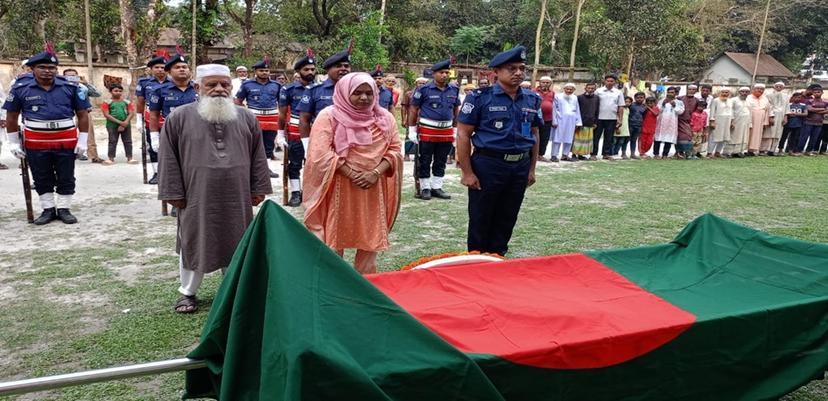 ‎রংপুরের গঙ্গাচড়ায় বীর মুক্তিযোদ্ধা বাচ্চু মিয়ার রাষ্ট্রীয় মর্যাদায় দাফন সম্পন্ন