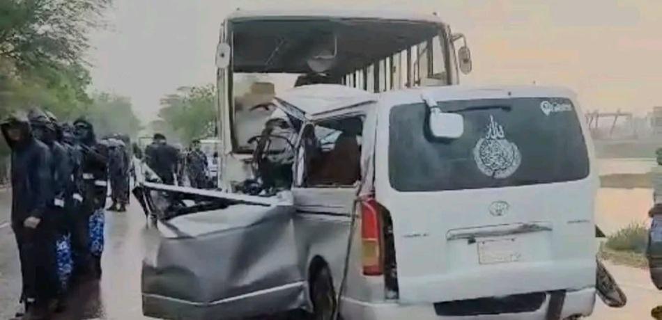 ‎বাগেরহাটে মোংলা-খুলনা মহাসড়কে বাস-মাইক্রোবাস সংঘর্ষে নি/হ/ত ১২