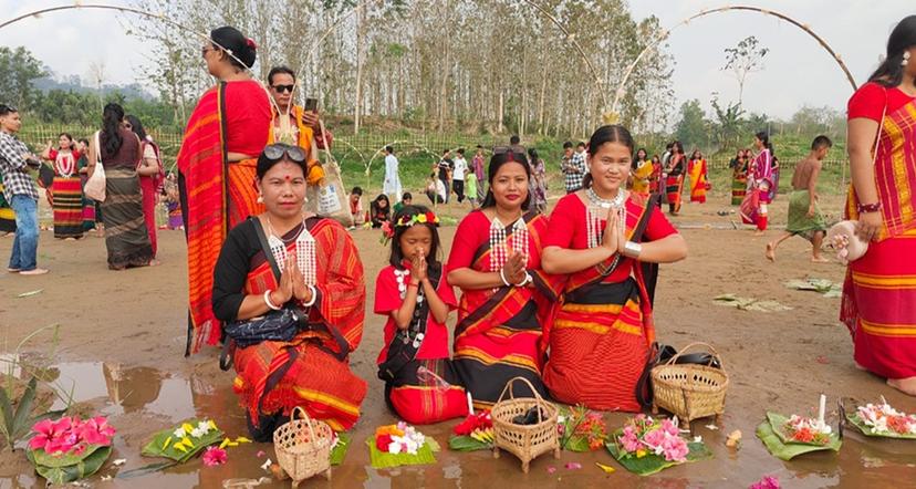 খাগড়াছড়িতে শুরু হয়েছে ত্রিপুরাদের প্রধান সামাজিক উৎসব বৈসু আর  চাকমা জনগোষ্টীর বিজু উৎসবের দ্বিতীয় দিন