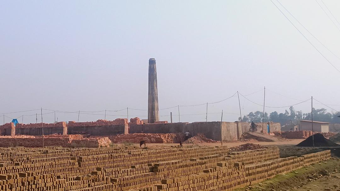 মৌলভীবাজারের সবকয়টি ইটভাটা অবৈধ ভাবে চালানো হচ্ছে ছারপত্র নেই একটিরও; ৪৫ টি ভাটা রয়েছে জেলায়