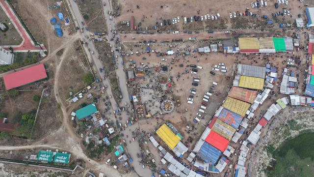 ঈদের ছুটিতে মেঘনার তীরে মানুষের ঢল,প্রাণের মেলায় পরিণত প্রশান্তি পার্ক