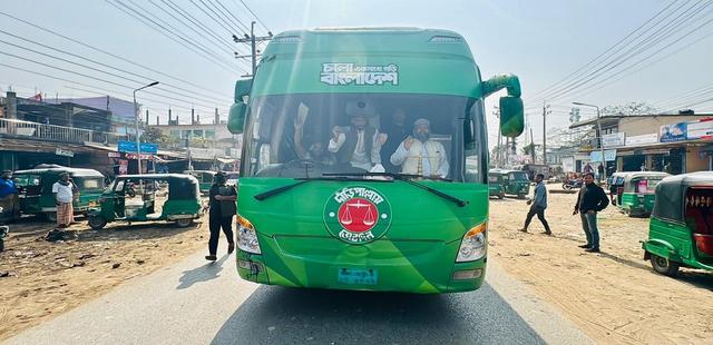 ছাতকে গণভোটে হ্যাঁ প্রচারে জামায়াতের মাল্টিমিডিয়া প্রচার বাস