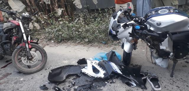 শ্রীনগরে ঢাকা দোহার সড়কে মোটরসাইকেল মুখোমুখি সংঘর্ষ ২ চালক নিহত