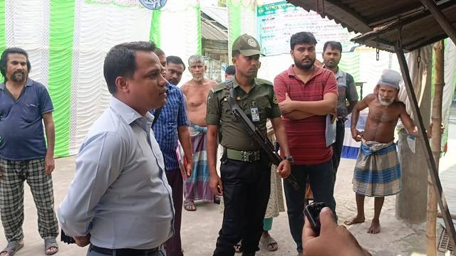 নেছারাবাদে ৩ হাজার কেজি জ্বালানি জব্দ,ব্যবসায়ীকে জরিমানা