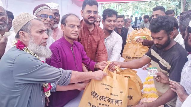 কাইচাইল একতা সমাজ কল্যাণের উদ্যোগে ঈদ সামগ্রী বিতরণ