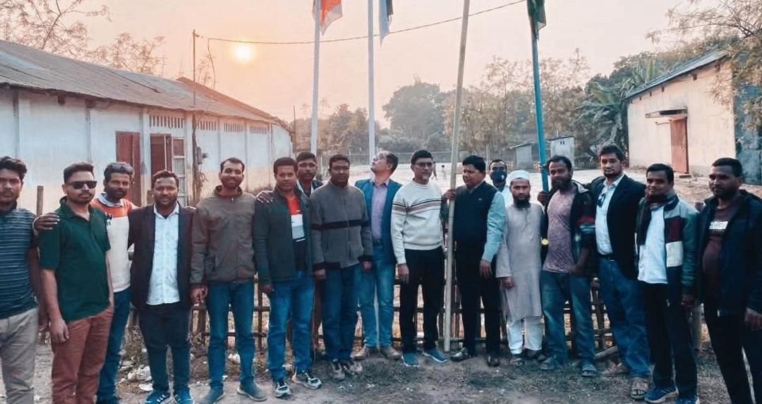 নিষেধাজ্ঞার মধ্যেই পীরগঞ্জে আ.লীগের কার্যালয়ে পতাকা উত্তোলন,ভিডিও ভাইরা