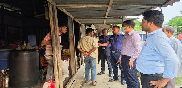 কুসুমপুরে মোবাইল কোর্ট:অতিরিক্ত দামে পেট্রোল বিক্রির দায়ে জরিমানা