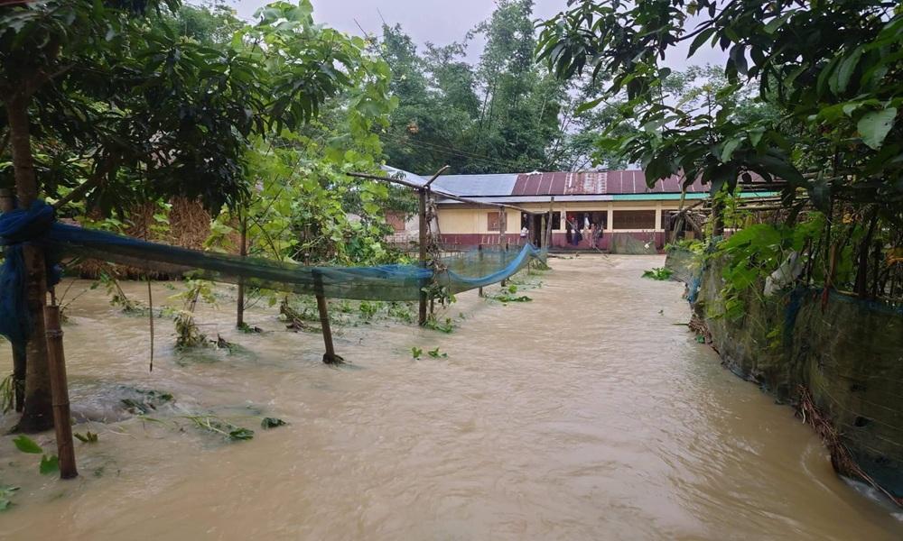 মৌলভীবাজারে ১০ হাজার পরিবার পানিবন্দি-খাবার ও বিশুদ্ধ পানির তীব্র সংকট