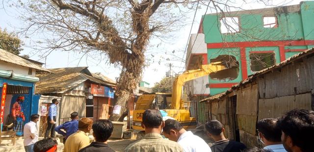 সুনামগঞ্জের মধ্যনগরে অবৈধ স্থাপনা উচ্ছেদ অভিযান