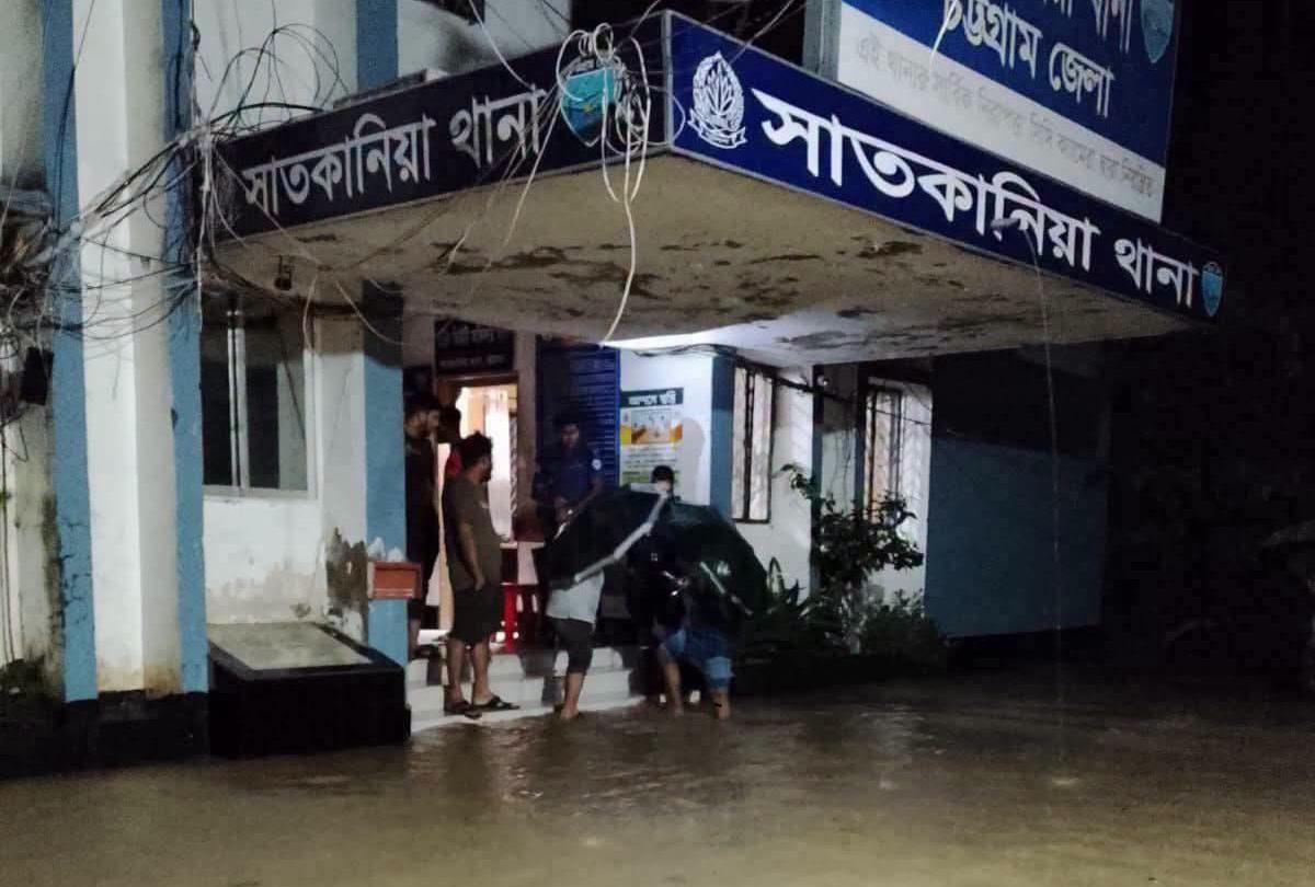 টানা পাঁচ দিনের বর্ষণে সাতকানিয়ায় জনজীবন বিপর্যস্ত