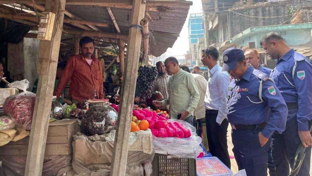 দ্রব্যমূল্য স্থিতিশীল রাখতে কালীগঞ্জে অভিযান,২ ব্যবসায়ীকে জরিমানা