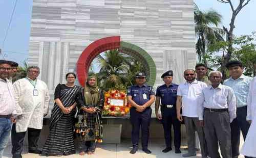 ‎মোংলায় গণহত্যা দিবসে উপজেলা প্রশাসনের পুষ্পস্তবক অর্পণ
