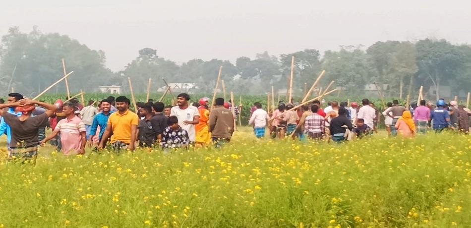 আদালতে মামলা চলমান,তবু জমি নিয়ে রক্তপাত: মাদারগঞ্জে দুই পক্ষের সং/ঘ/র্ষে আহত ১২