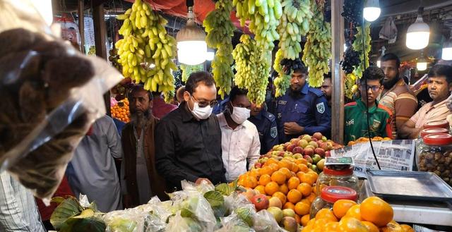উলিপুর বাজারে মোবাইল কোর্ট: ৭ জনকে ২৫ হাজার টাকা জরিমানা