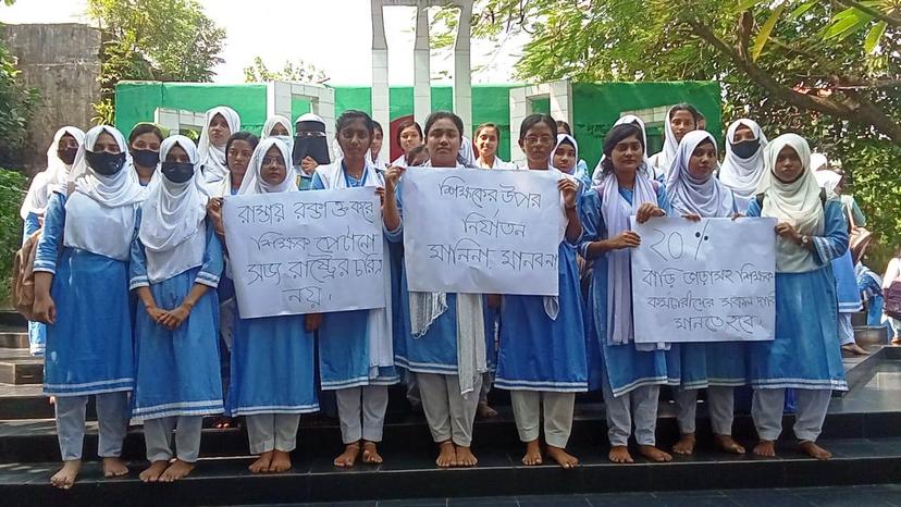 নবীনগর মহিলা ডিগ্রী কলেজে শিক্ষকদের কর্ম বিরতি, শিক্ষার্থীদের মৌন সমর্থন