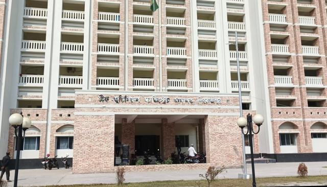 পিরোজপুরে ১৩ বছরের কিশোরীকে ধ/র্ষ/ণ মামলায় তিনজনকে যাবজ্জীবন কা/রা/দ/ণ্ড