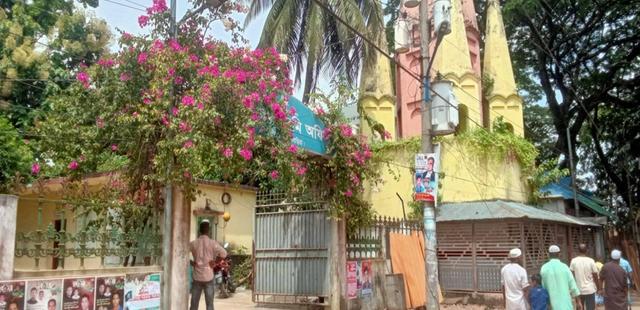 ভূমি অফিসে এখনো ঝুঁলছে তালা,ছুটিতে গিয়ে ফিরেনি কেউ!