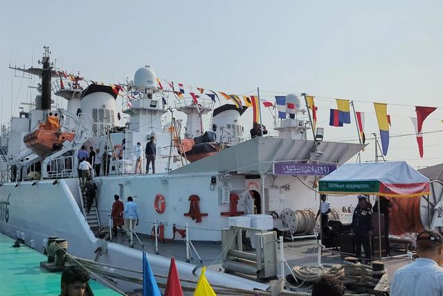 মোংলায় স্বাধীনতা দিবসে নৌবাহিনী ও কোস্ট গার্ডের যুদ্ধজাহাজ উন্মুক্ত