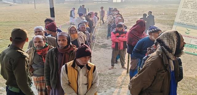 টাঙ্গাইলে শান্তিপূর্ণ ও উৎসবমুখর পরিবেশে চলছে ভোট গ্রহণ