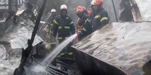 মুন্সীগঞ্জের টঙ্গীবাড়িতে একটি বসতবাড়িতে অ*গ্নিকাণ্ডের ঘটনা ঘটেছে