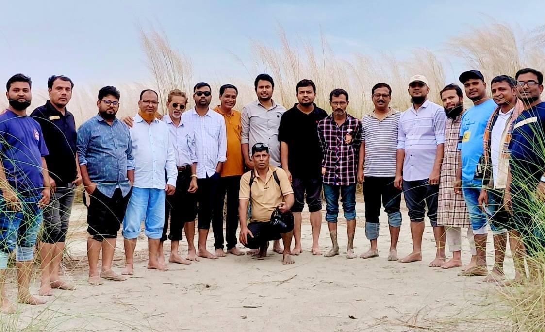 নৌ-ভ্রমন-টঙ্গীবাড়ী প্রেসক্লাবের উদ্যোগে সাংবাদিকদের