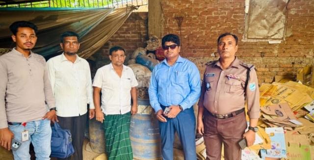 টুঙ্গিপাড়ায় গ্যাস ও তেল বেশি দামে বিক্রি:ভ্রাম্যমাণ অভিযানে দুই ব্যবসায়ীকে ৩০ হাজার টাকা জরিমানা