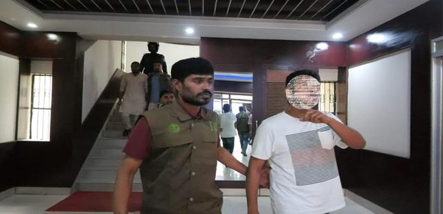 ঝিনাইদহে বাসে আগুন ও পাম্প ভাঙচুর: বৈষম্যবিরোধীর ৭ নেতা গ্রেফতার