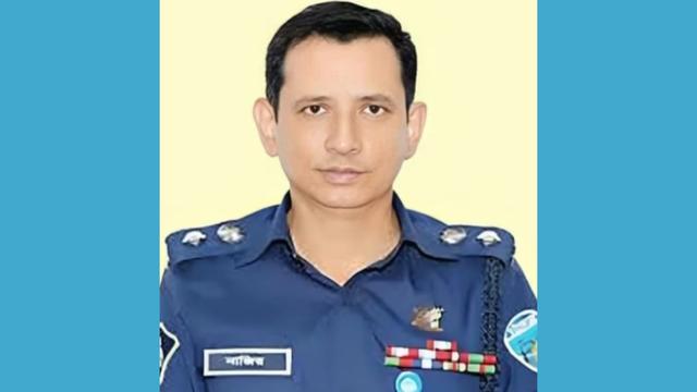 বাথরুমে পড়ে গুরুতর আহত চট্টগ্রামের এসপি,হেলিকপ্টারে ঢাকায় নেওয়া হলো