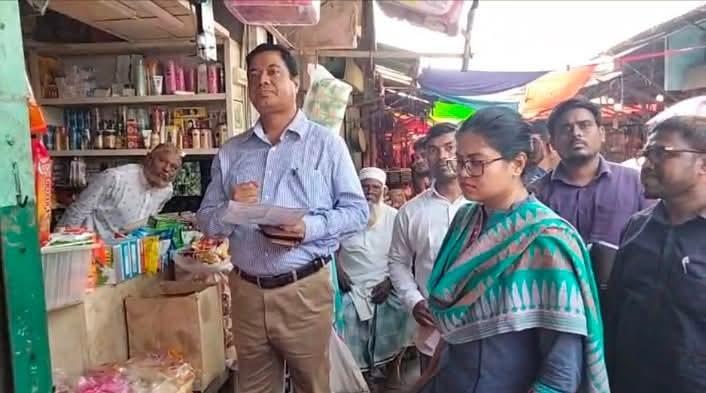 মোংলায় ভ্রাম্যমাণ আদালত কর্তৃক ৭ দোকানদারকে জরিমানা