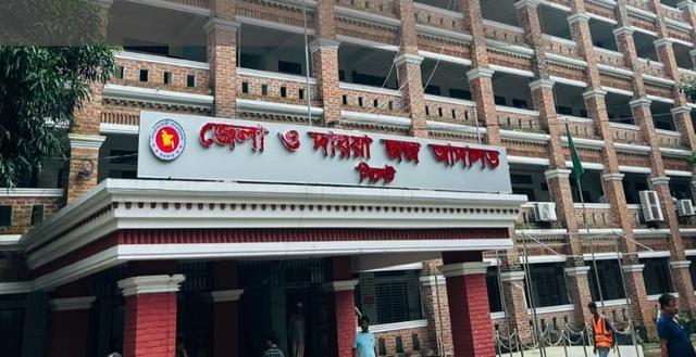 সিলেটে 'বালু মকসুদ' এর হয়রানিমূলক মামলা কোর্টে স্থগিত ; রায়ে সন্তুষ্ট এলাকাবাসী