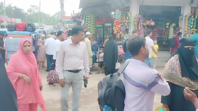 শরীয়তপুর থেকে ফিরছে কর্মজীবী মানুষেরা