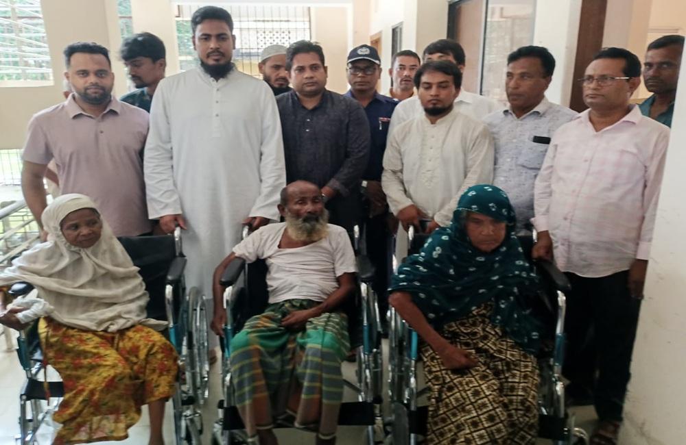 পীরগাছায় ২৫টি হুইলচেয়ার ও সেলাই মেশিন বিতরণ