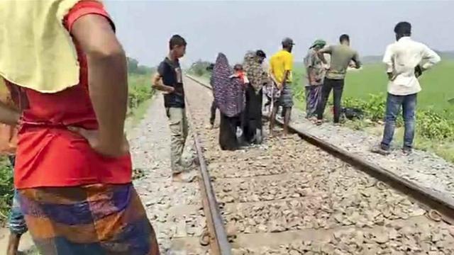 কালীগঞ্জে ট্রেনে কাটা পড়ে নারীর মৃ/ত্যু