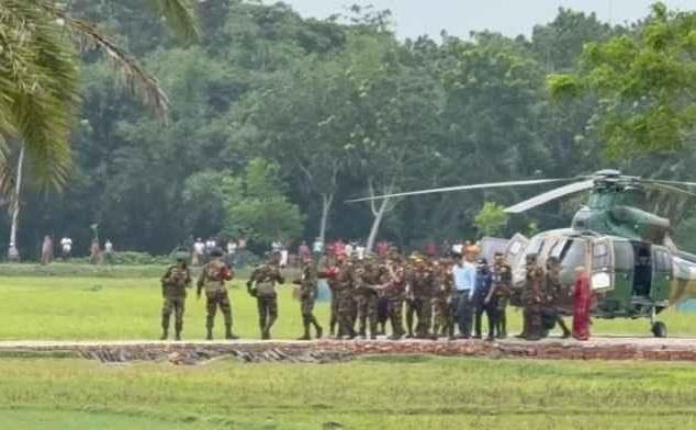 ঝিনাইদহে সেনাবাহিনীর গ্রীষ্মকালীন যৌথ মহড়া পরিদর্শন করলেন সেনাপ্রধান