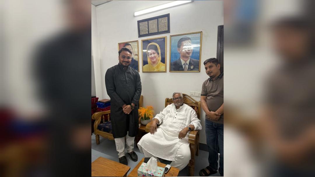 ‎ঈদের শুভেচ্ছা বিনিময়ে এমপি আমান উল্লাহ আমানের সঙ্গে মেহেদী হাসানের সাক্ষাৎ