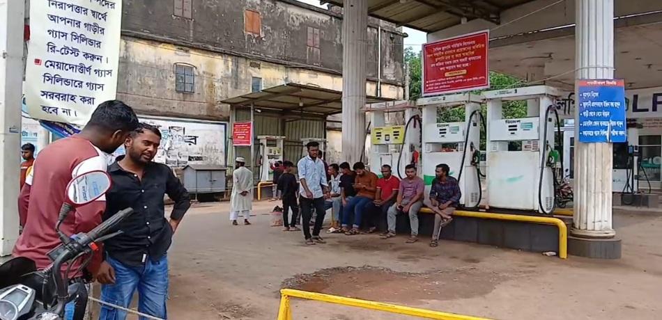 মৌলভীবাজার-সিলেট বিভাগে পেট্রোল পাম্প ধর্মঘট, প্রতিবাদে সড়ক অবরোধ