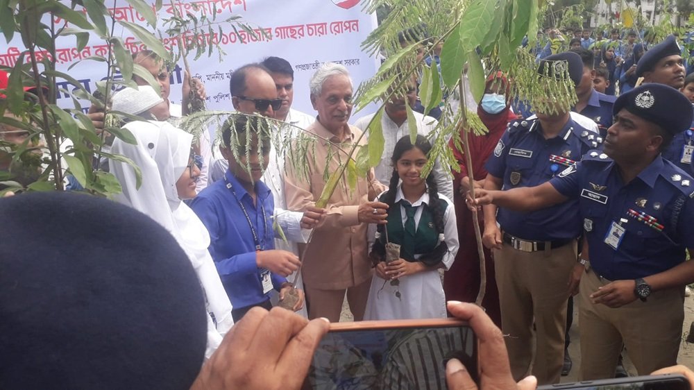 মাগুরায় ১০ হাজার গাছের চারা রোপণ কর্মসূচির উদ্বোধন