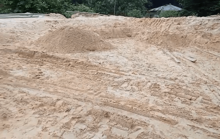 পরিবেশ ধ্বংস ও ভূমিধসের ঝুঁকিতে উদ্বিগ্ন এলাকাবাসী
