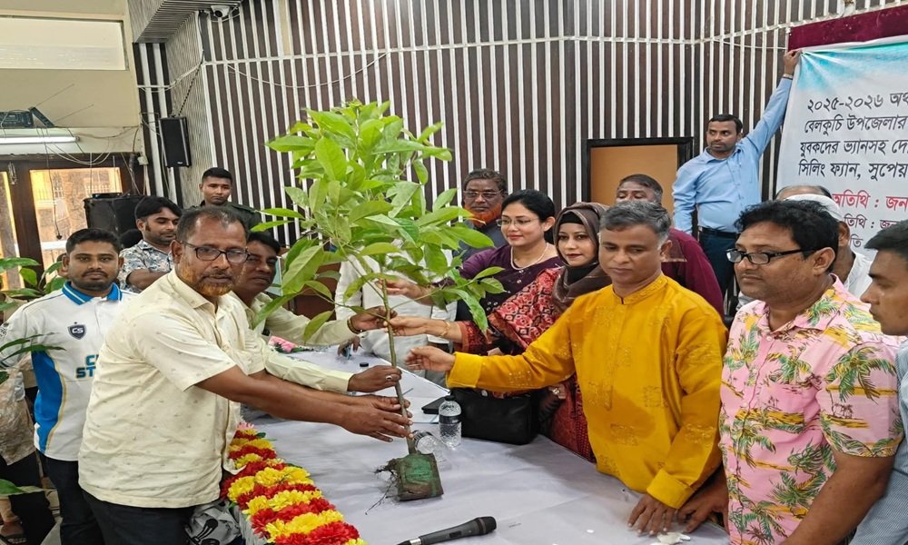 সিরাজগঞ্জে উন্নয়ন সহায়তা ও বিভিন্ন অনুদান সামগ্রী বিতরণ