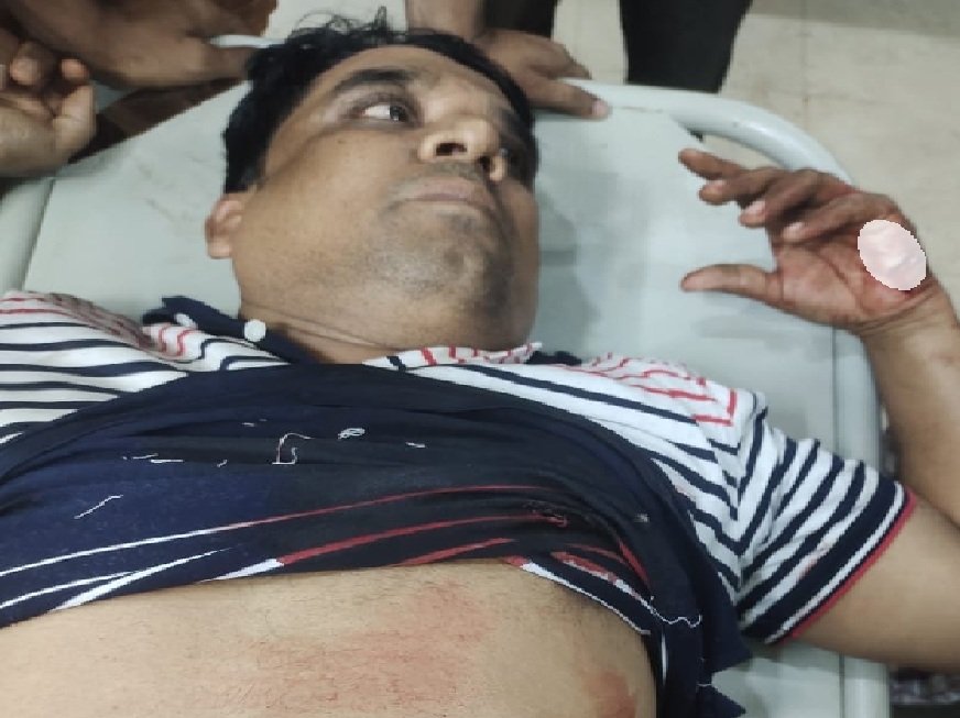 নোয়াখালীর চৌমুহনীতে বিএনপি নেতাকে গুলি লাগল সহযোগীর বুকে