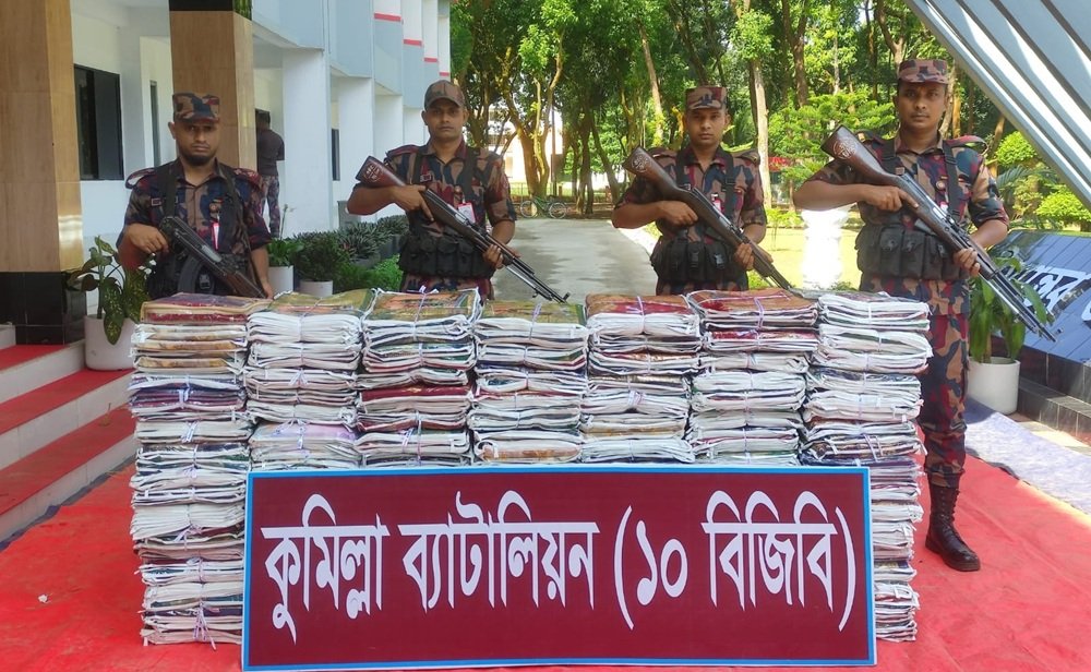 চৌদ্দগ্রামে ৭৪ লাখ টাকার ভারতীয় শাড়ি আ/ট/ক
