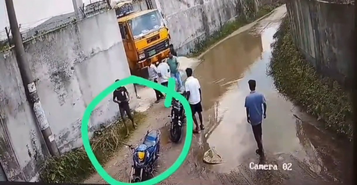 রূপগঞ্জে ব্যবসায়ী প্রতিষ্ঠানে হা/ম/লা,ভা'ঙ'চু'র ও লুটপাট